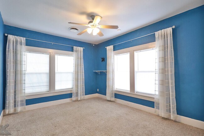 Building Photo - Cottage in the heart of Abilene!