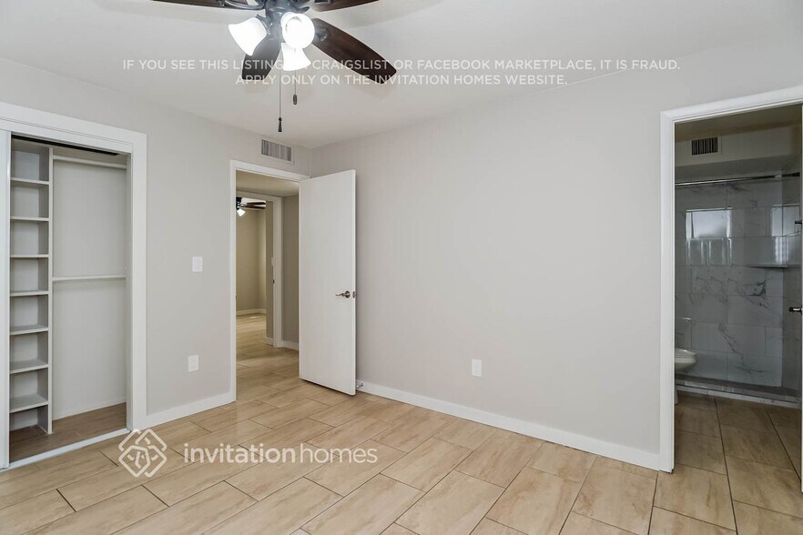 Building Photo - 2211 N 54th Ln