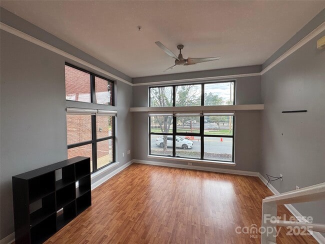 Building Photo - 559 New Bern Station Ct