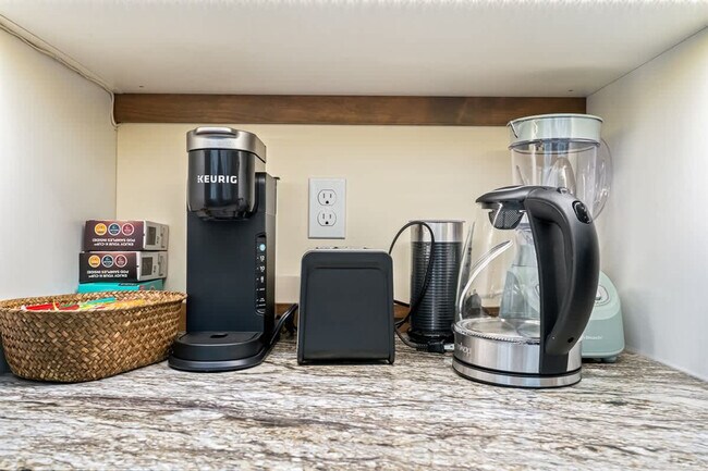 Building Photo - 303 CM Rdg Ln