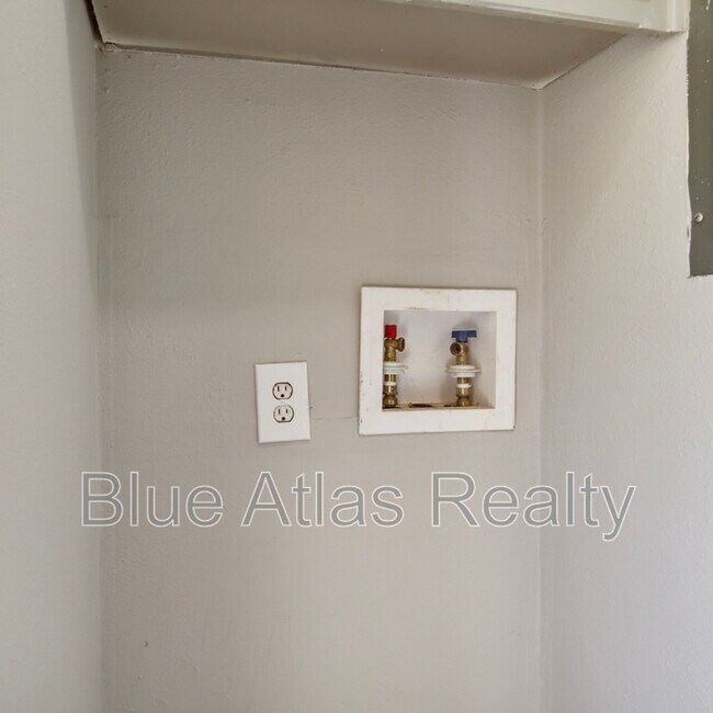 Building Photo - 412 Arborview Dr