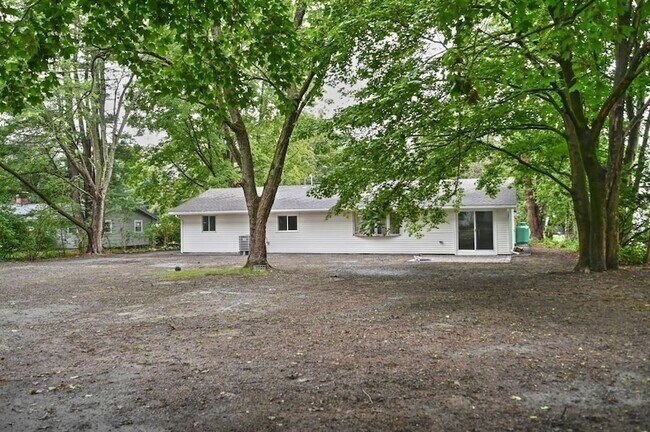 Building Photo - 61 Gregory Rd