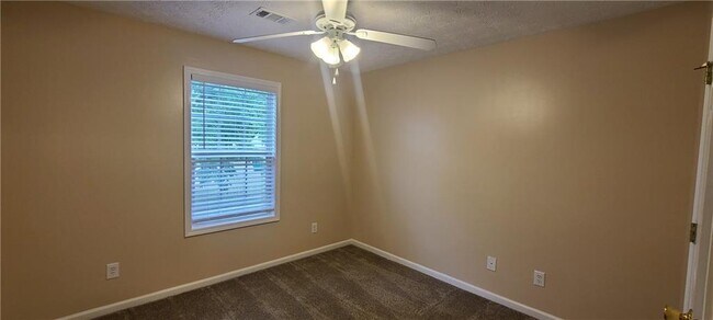 Building Photo - 420 Shenandoah Ct