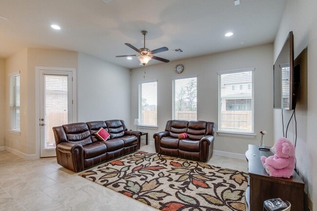 Building Photo - 708 Garner Park Dr