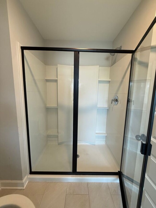 Building Photo - FOR RENT - Beautiful Townhome in Henderson...