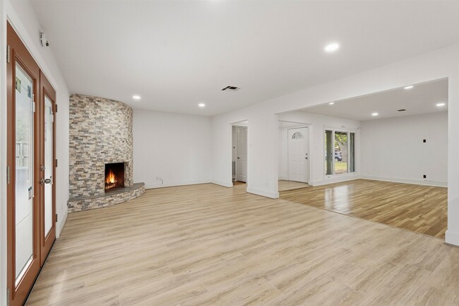 Building Photo - 1219 Wisterwood Dr