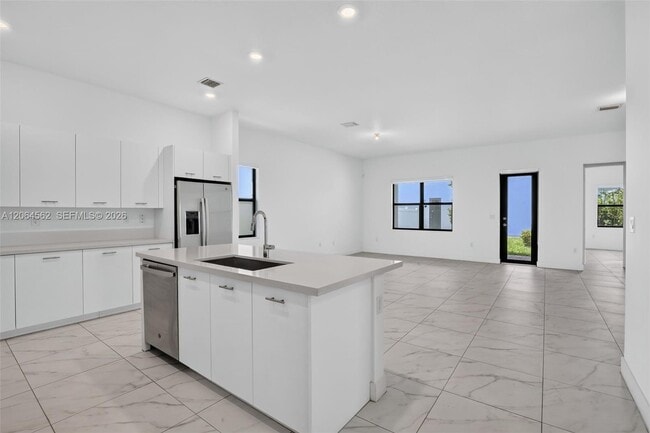 Building Photo - 4574 SW 173rd Ave
