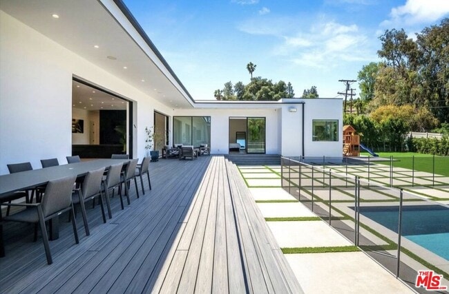 Building Photo - 20141 Wells Dr
