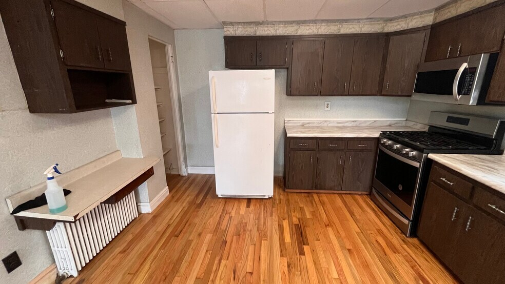 Building Photo - 5859 Hobart St