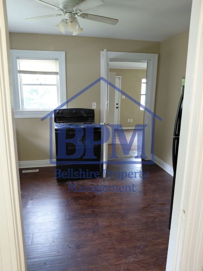 Building Photo - Spacious 3 Bed, 2 Bath Bottom-Floor Duplex...
