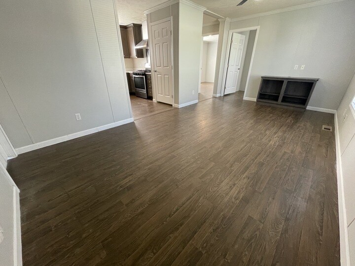 Building Photo - 38012 Chilver Ave