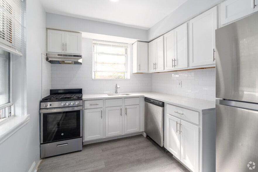 Primary Photo - Lawndale Apartments