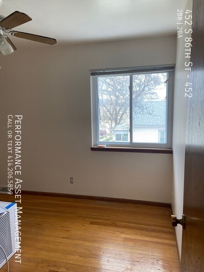 Building Photo - Charming 2 bed / 2bathTownhouse Apartment