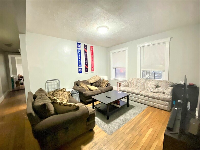 Building Photo - 447 Park Dr