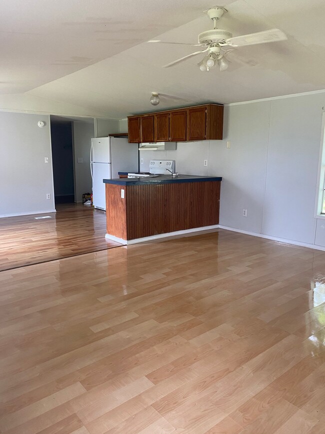 Building Photo - 5907 Cromwell Dr