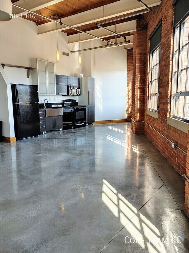 Building Photo - 382 W 22nd St