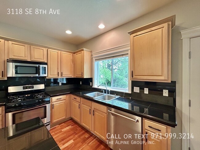 Building Photo - 3118 SE 8th Ave