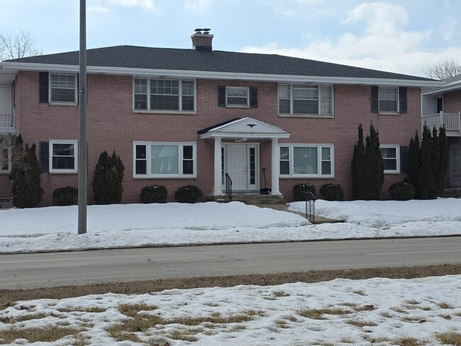 Building Photo - 11817 W North Ave