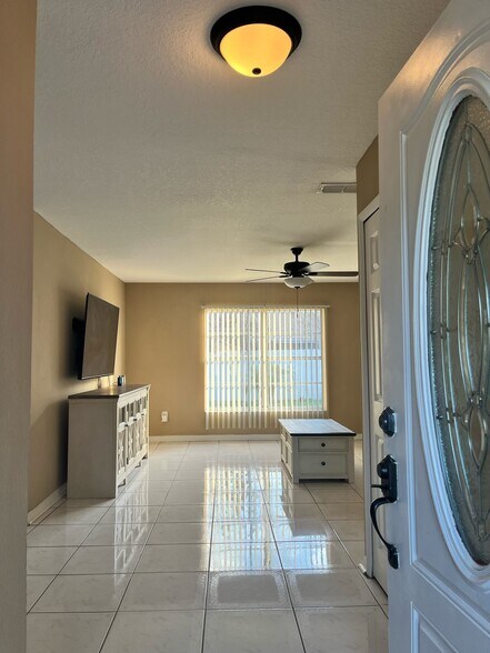 Building Photo - 111 Rosewood Ct