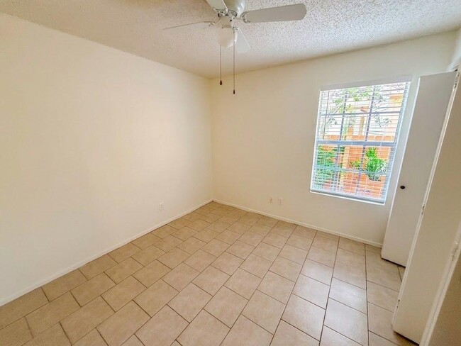 Building Photo - 8811 Pineridge Dr