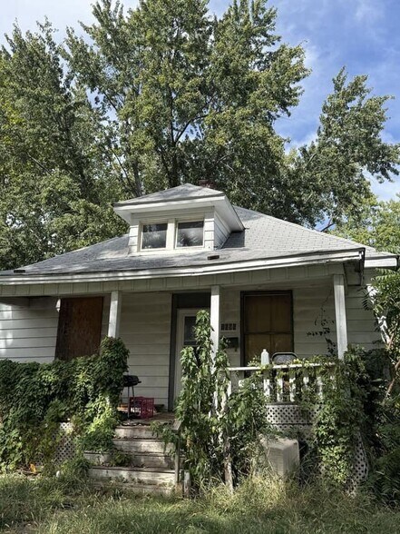 Building Photo - 1096 W Green St