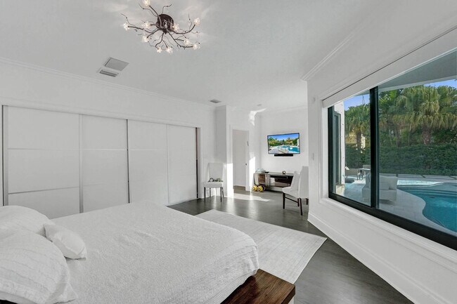 Building Photo - 614 Poinciana Dr