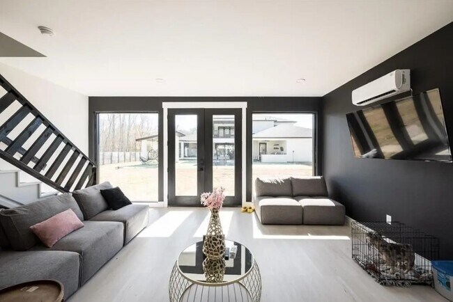 Building Photo - 13 Rd 660