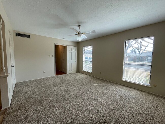 Building Photo - COMING SOON - SPACIOUS 3 BEDROOM 2 BATH BRICK HOME