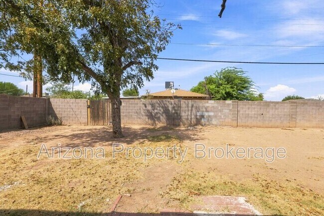 Building Photo - 3302 W Solano Dr S