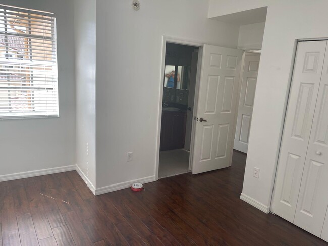 Building Photo - 4189 Crystal Lake Dr