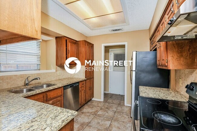 Building Photo - 3 Bedroom Pet-Friendly Home in Fort Worth, TX with Main Street Renewal