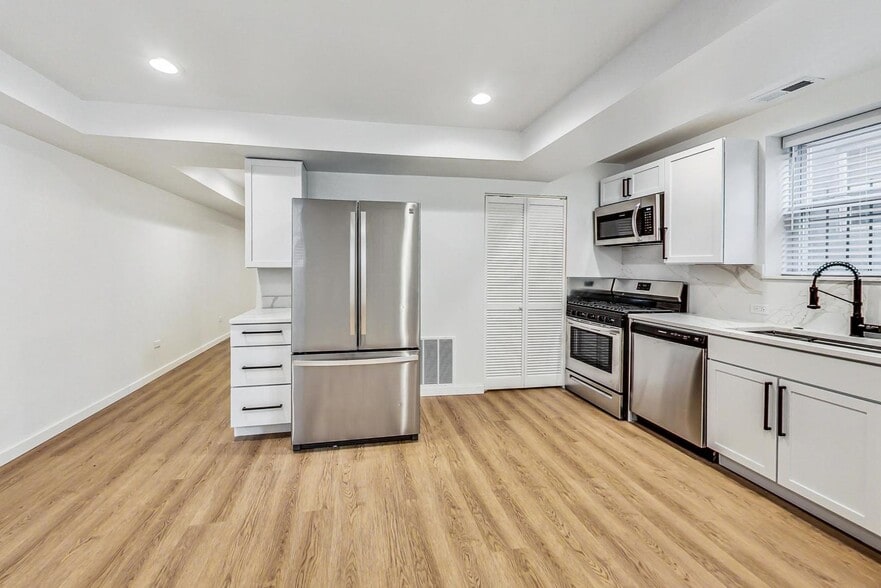 Building Photo - 2002 W Coulter St