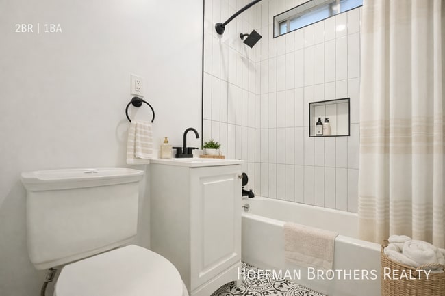 Building Photo - 641 N Spaulding Ave