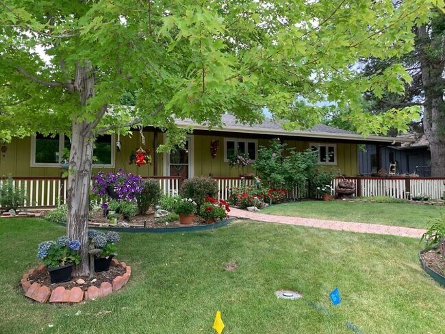 Building Photo - 7480 Mount Meeker Rd