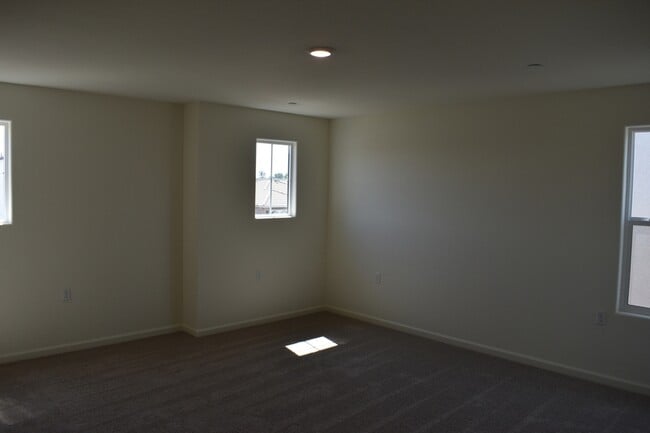 Building Photo - 4049 Cinnabar Ave
