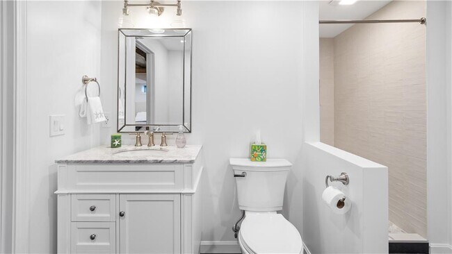 Building Photo - 82 Primrose Dr