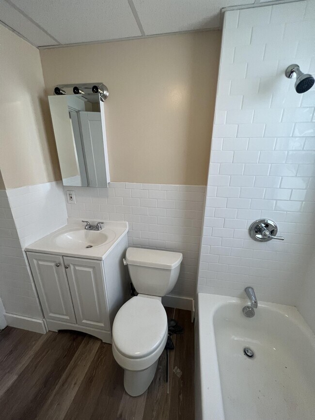 Building Photo - 310 Chelsea Pl