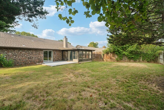 Building Photo - 2904 E Fort Worth St