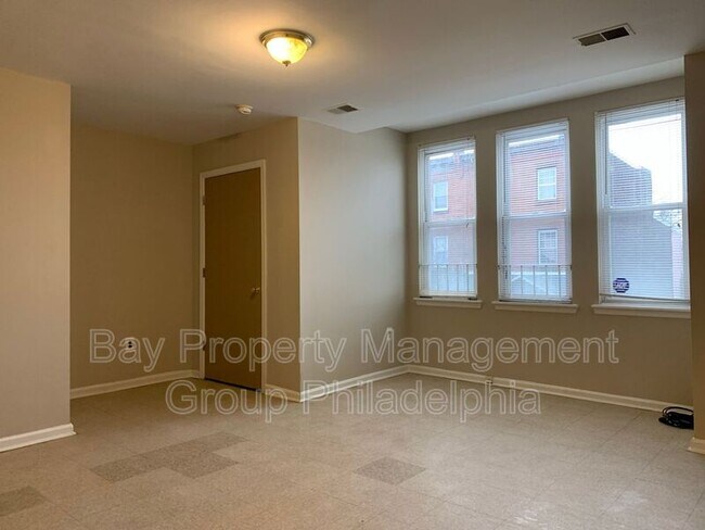 Building Photo - 3035 Frankford Ave