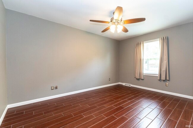Building Photo - 7122 Woods Dr