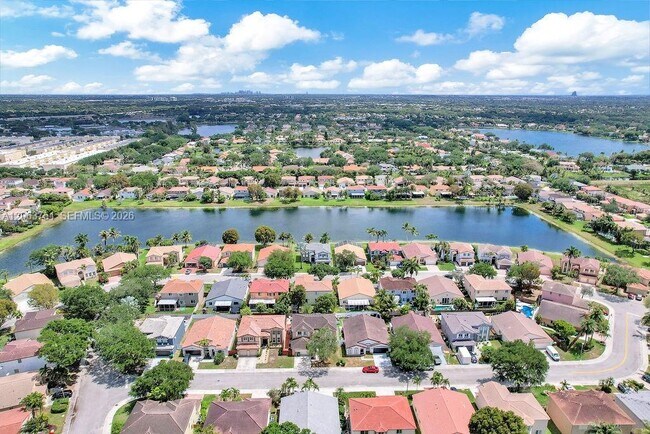 Building Photo - 1623 E Harmony Lake Cir