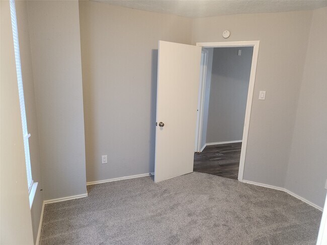 Building Photo - 20123 Beechview Ln