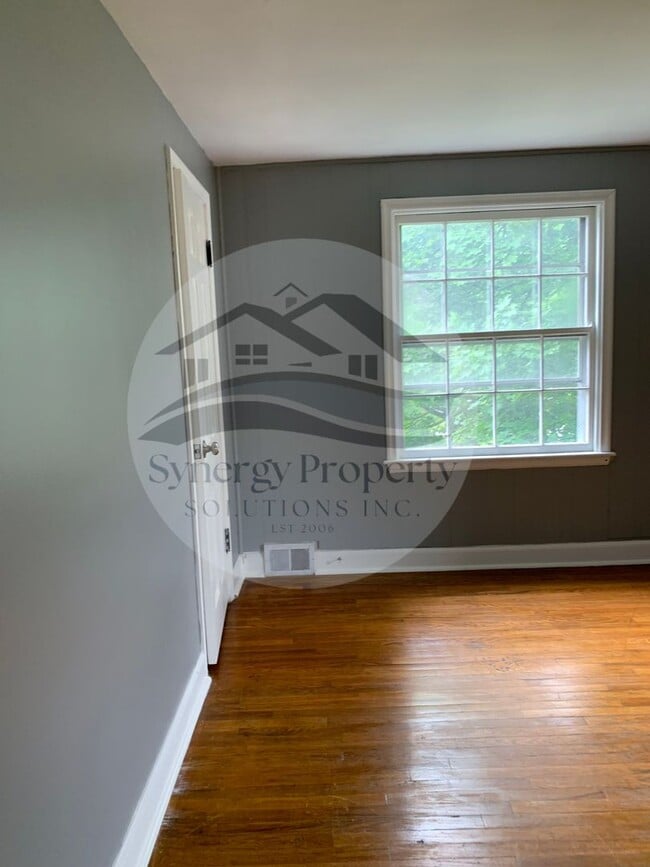 Building Photo - Coming Soon !3 Bedroom, Garage June 6th