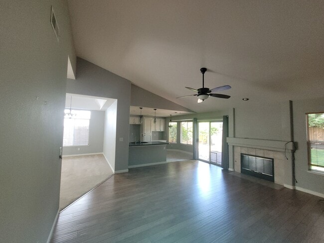 Building Photo - Woodcreek Oaks area home on quiet street