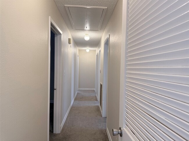 Building Photo - 2222 Sunset Trail