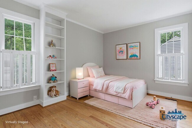 Building Photo - Charming Farmhouse-style Home Adjacent to Huguenot Park!