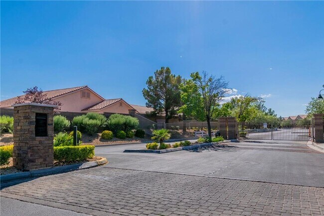 Building Photo - UPDATED 2 BED 2 BATH CONDO IN SOUTH ARLING...