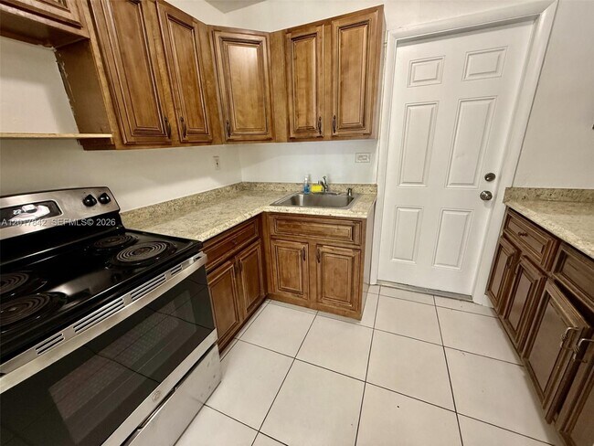 Building Photo - 3450 SW 89th Ct