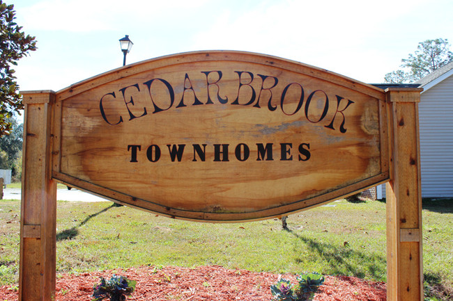 Building Photo - Cedarbrook Court