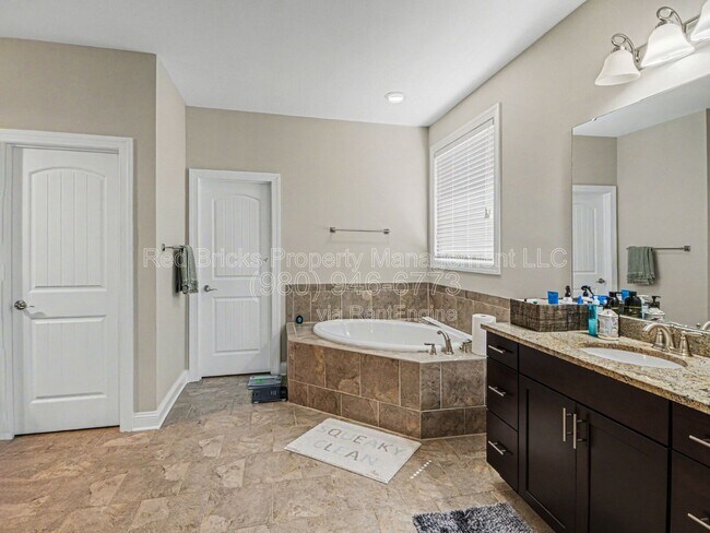 Building Photo - 8742 Whitehawk Hill Rd